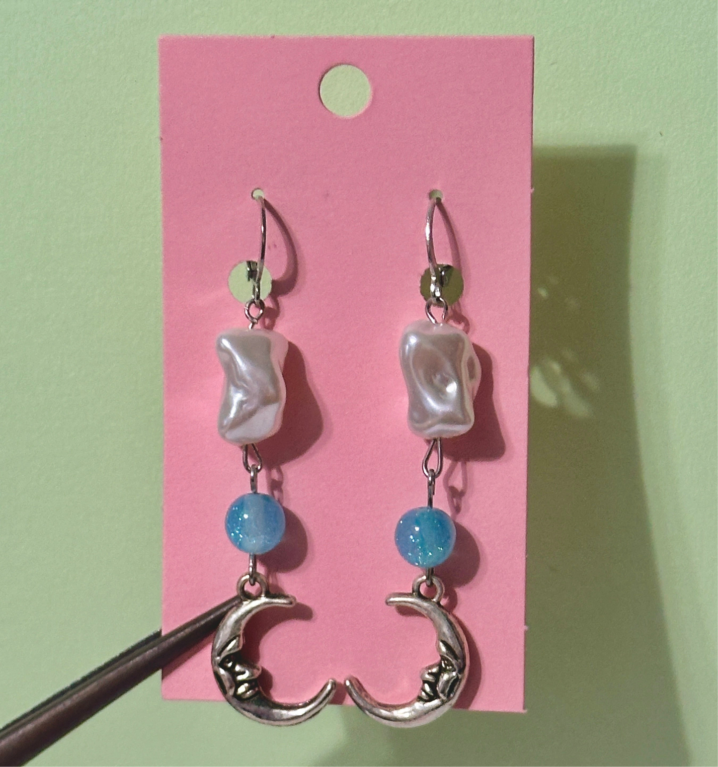 Moon pearl earrings