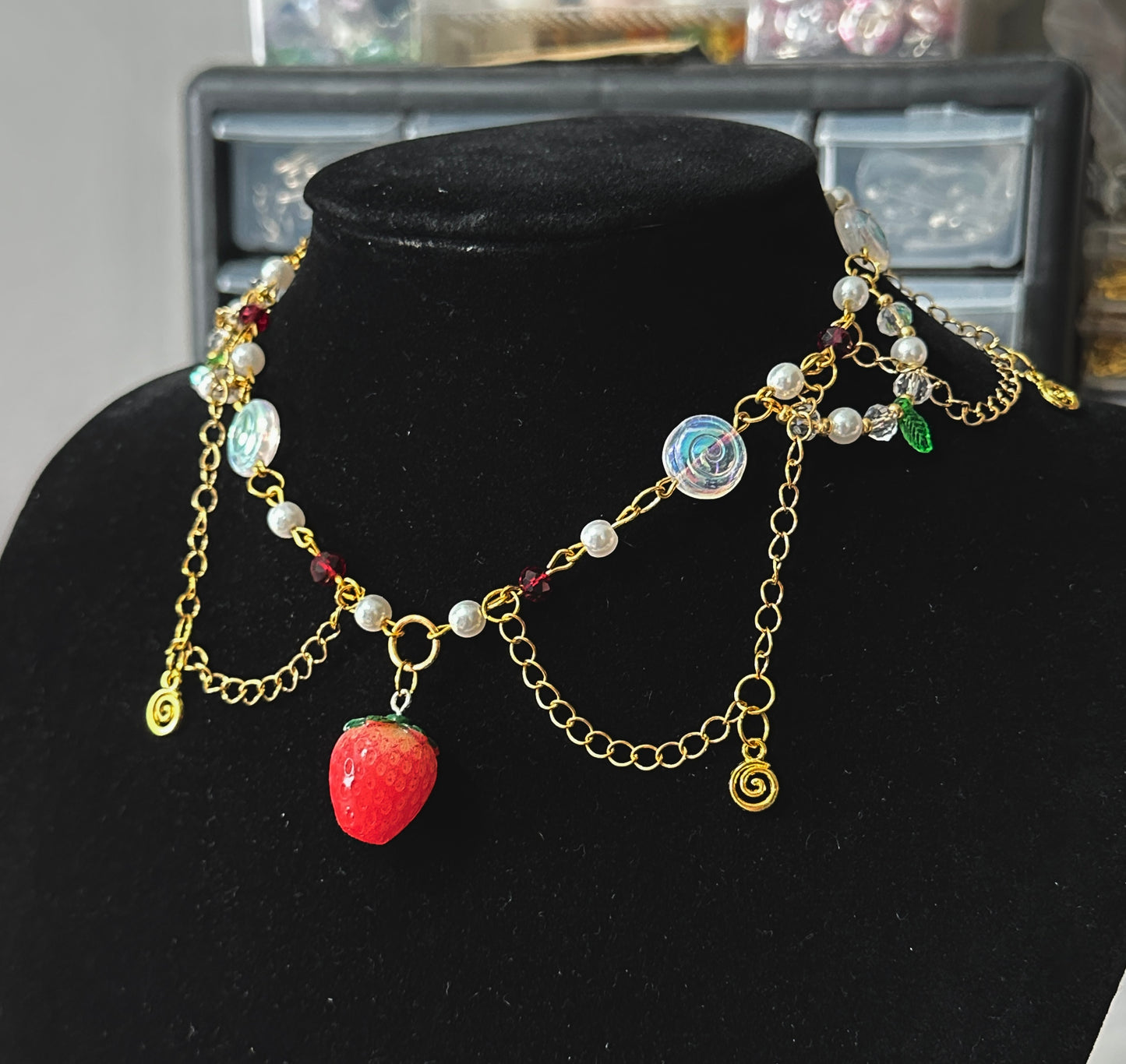 The berry swirl necklace