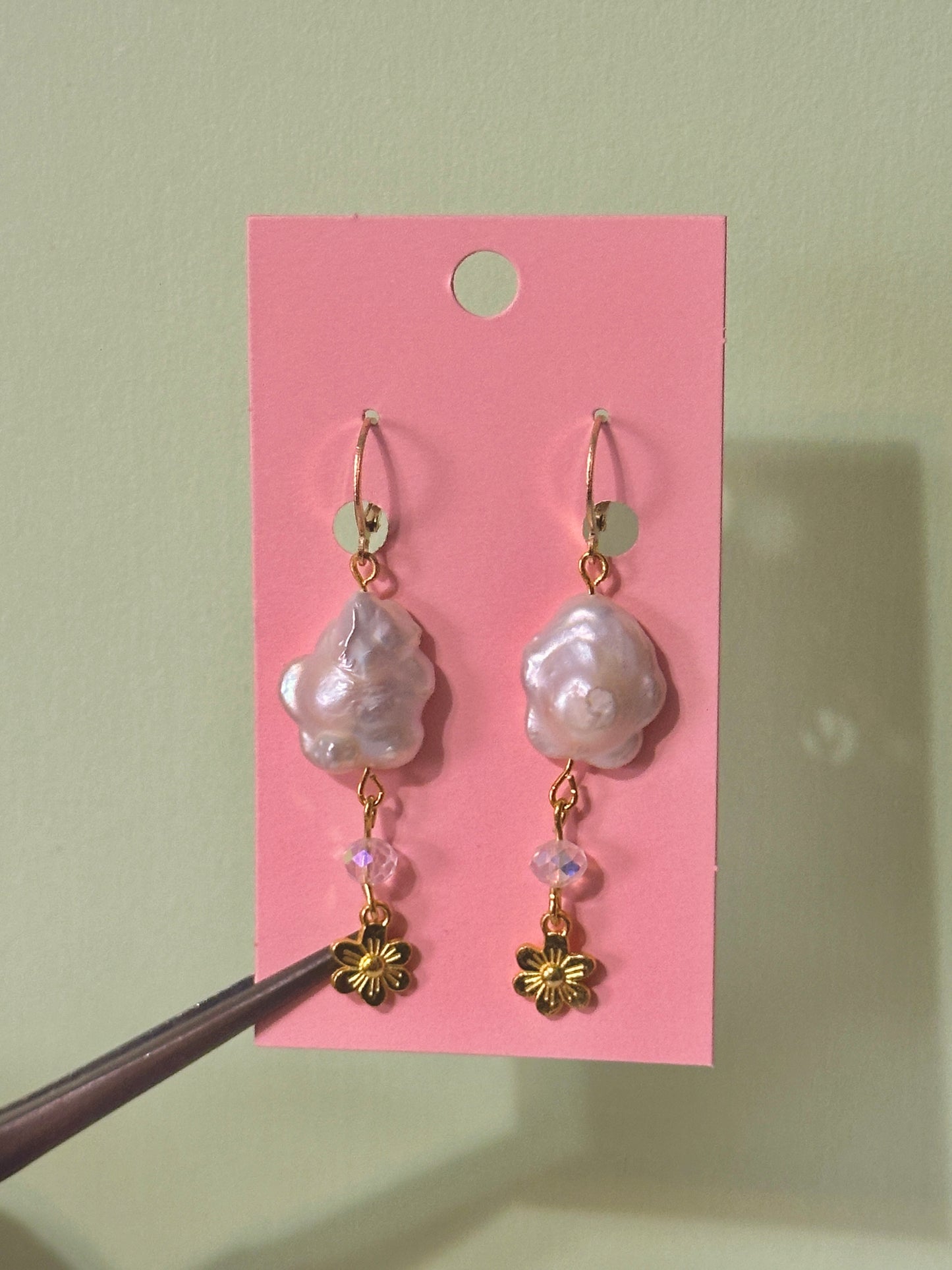 The pearl flowers earrings