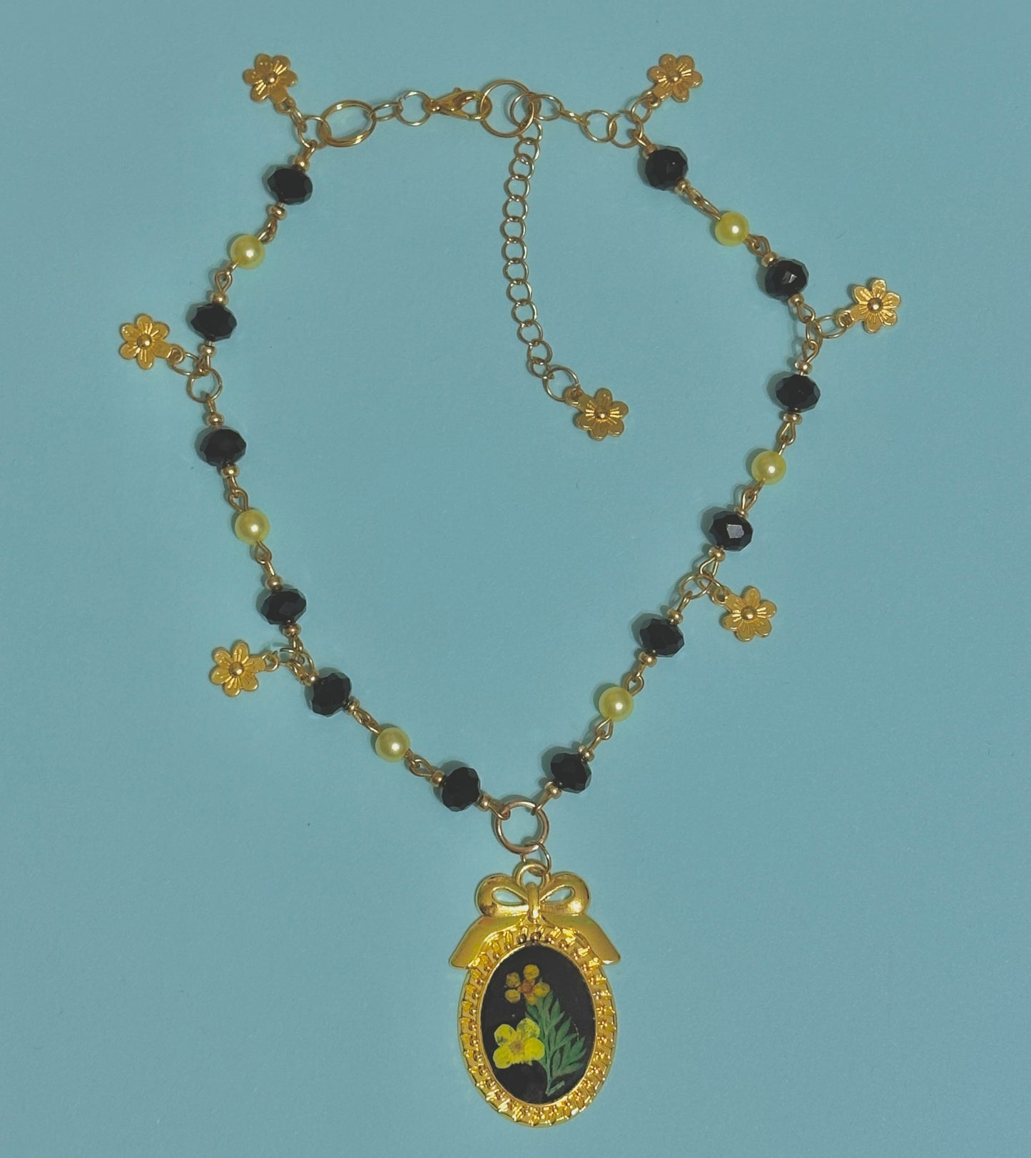 The sunflower noir necklace