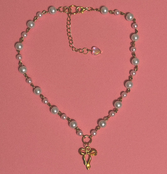 The dainty pearl necklace