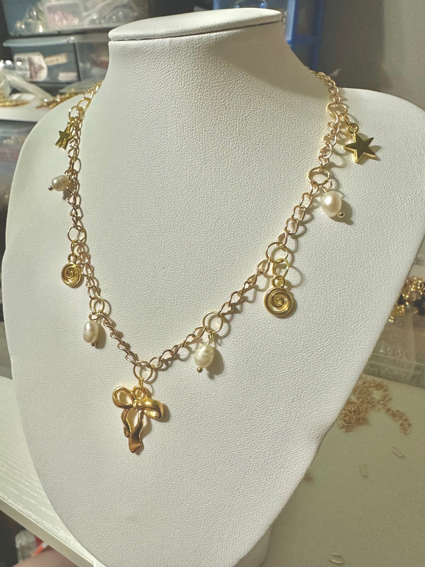 Sweet swirl and pearl necklace