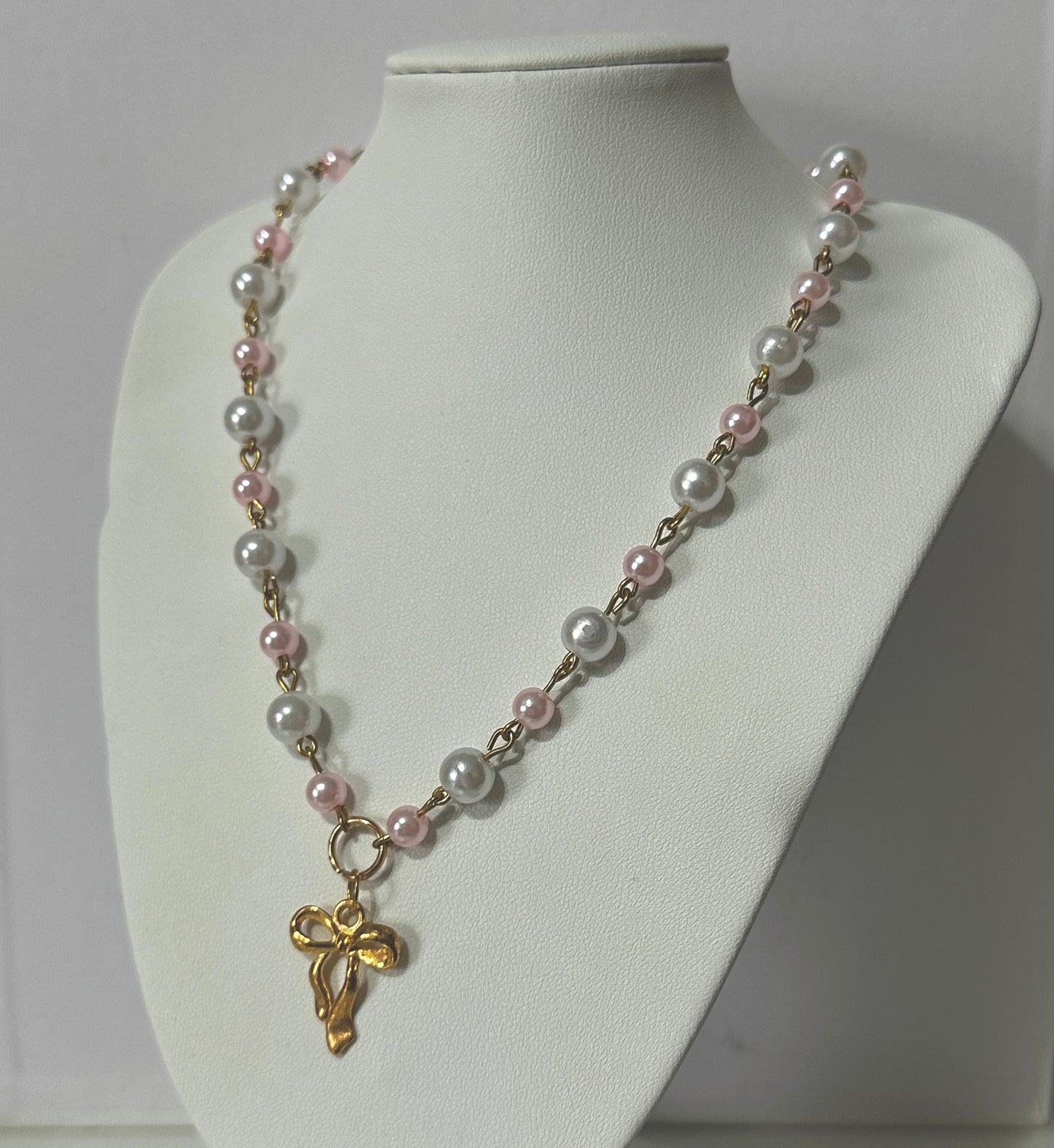 The dainty pearl necklace
