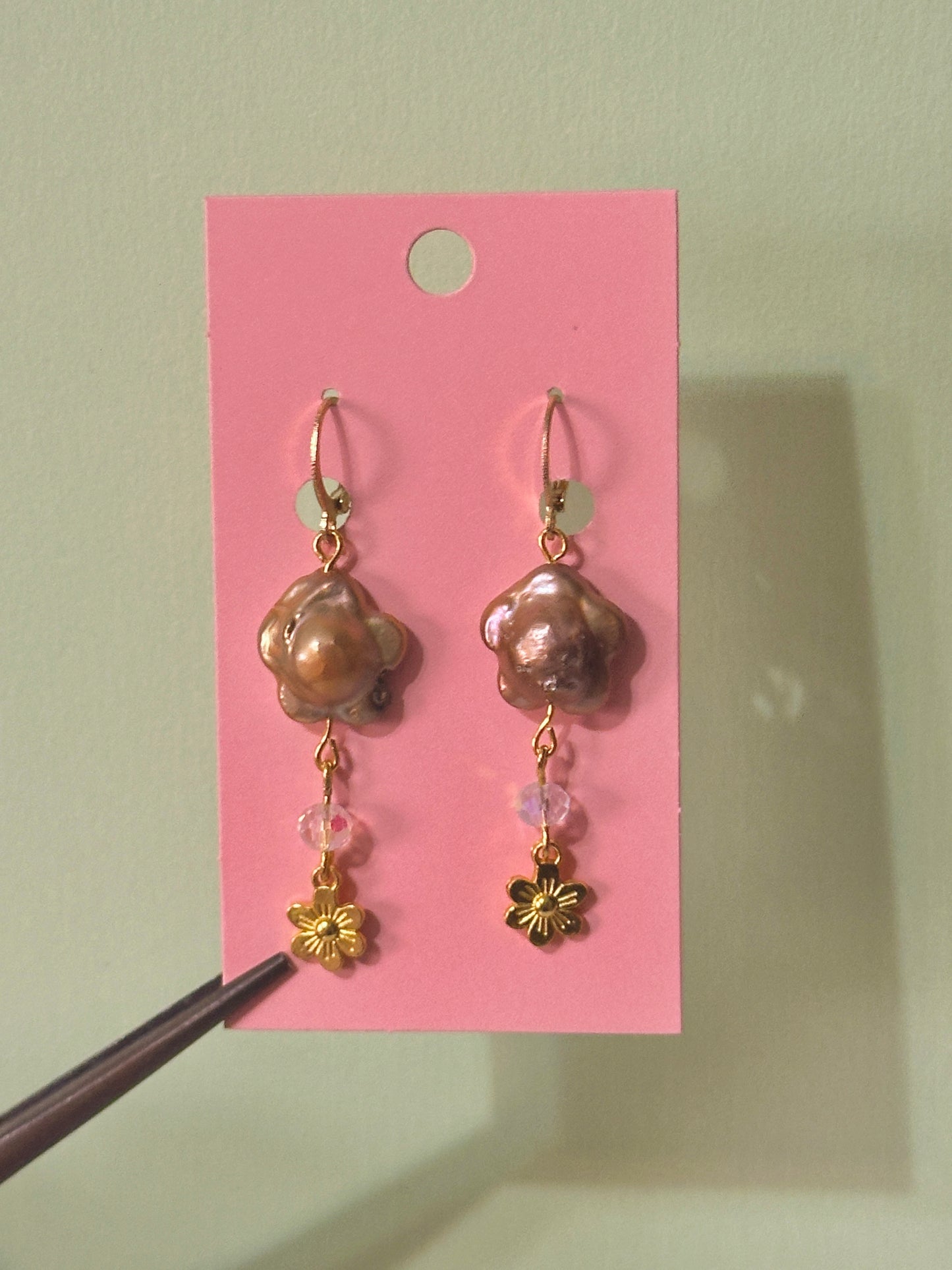 The pearl flowers earrings
