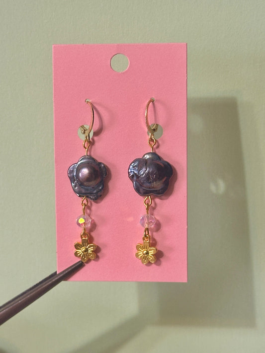 The pearl flowers earrings